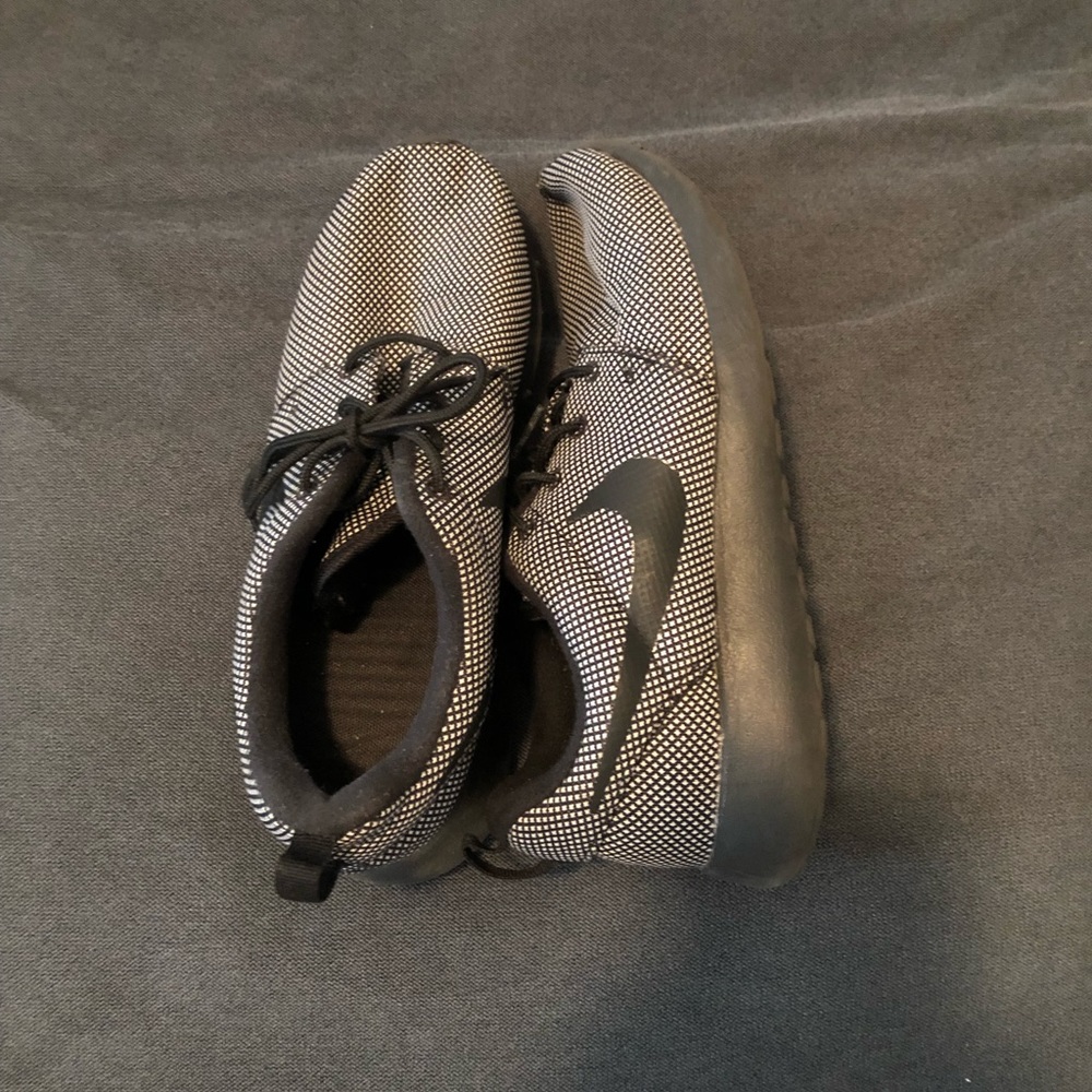 women’s Nike roshes